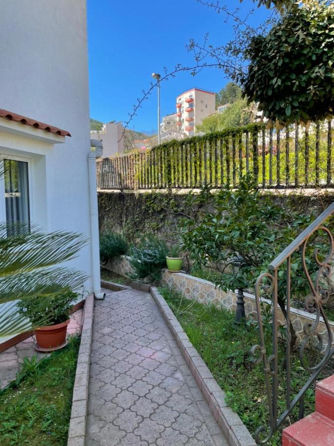 Отель Vila Monte Будва Экстерьер фото
