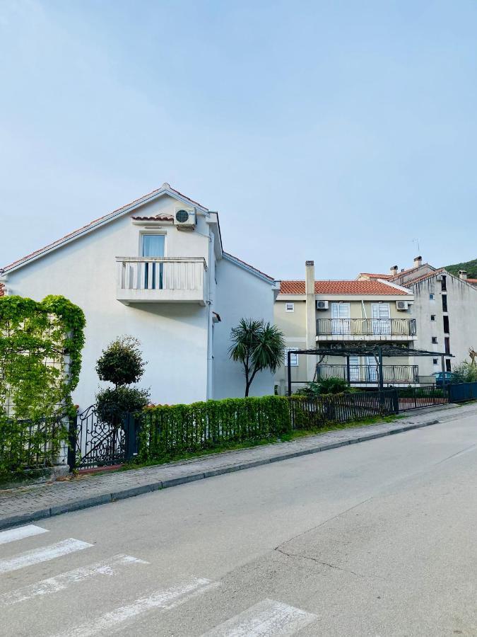 Отель Vila Monte Будва Экстерьер фото